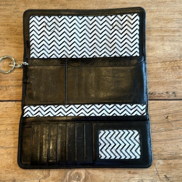 HOBO Black Leather Large Wallet with Keychain – Good Condition - Picture 4 of 11